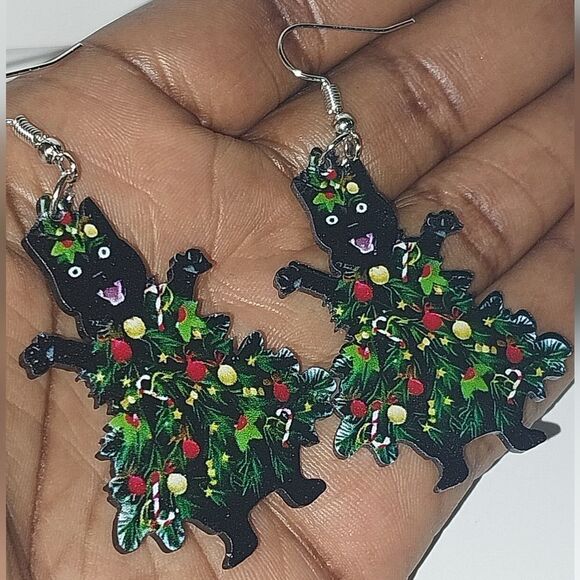 Super cute festive holiday earrings - Picture 7 of 8